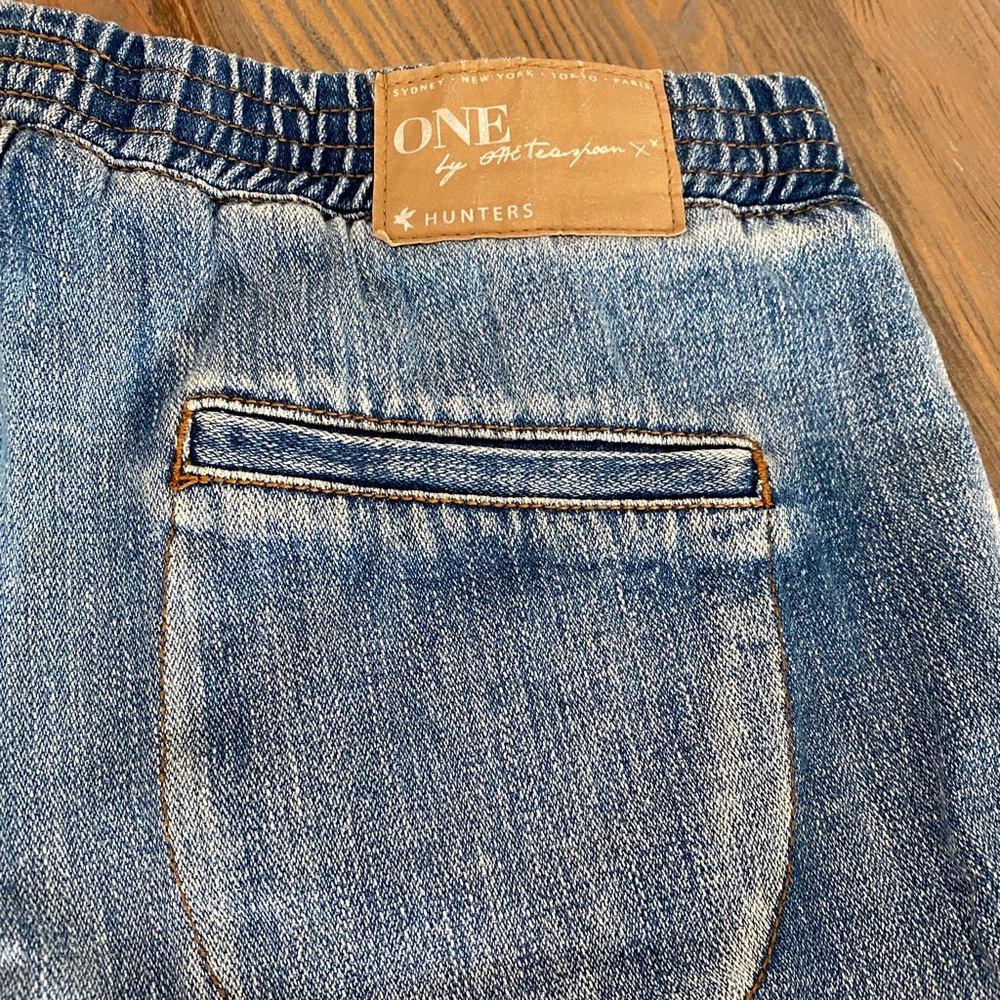 One Teaspoon Light Wash Denim Rolled Hem Jean Shorts - Picture 12 of 14
